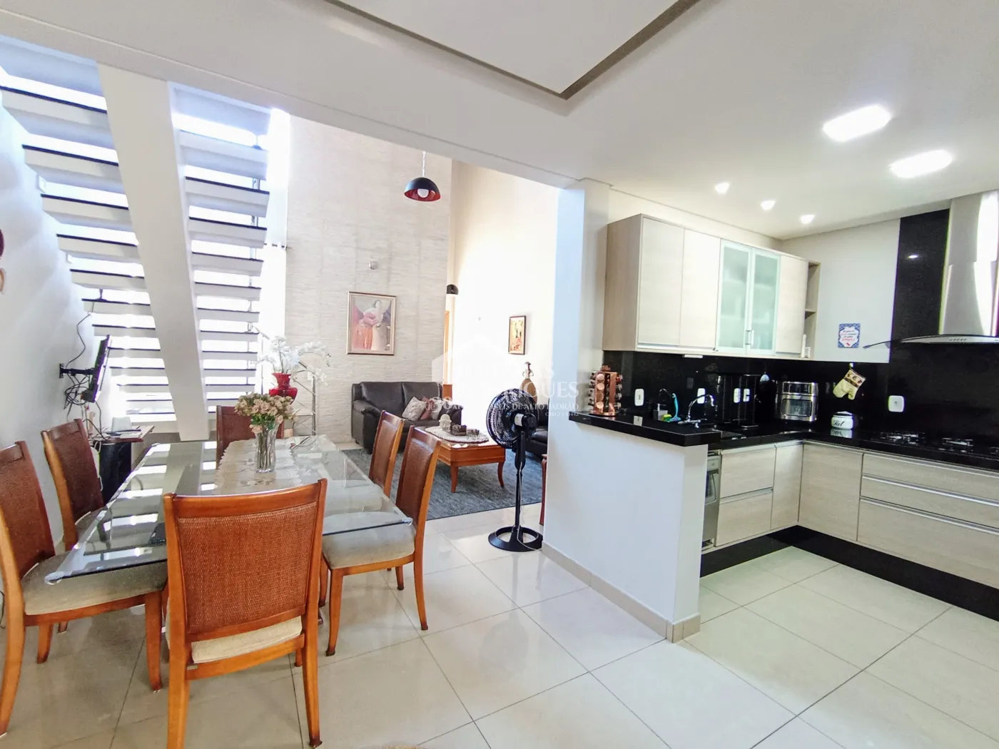 Casa para venda com 3 dormitórios no Condomínio Campos Do Conde II Versailles em Tremembé/SP