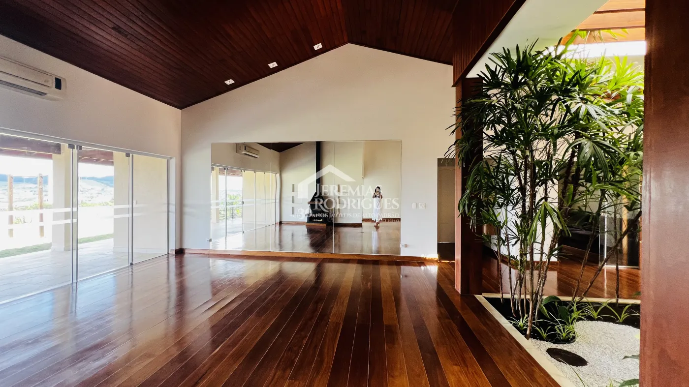 Casa para venda e locação com 4 suítes no Condomínio Chácaras Cataguá em Taubaté/SP