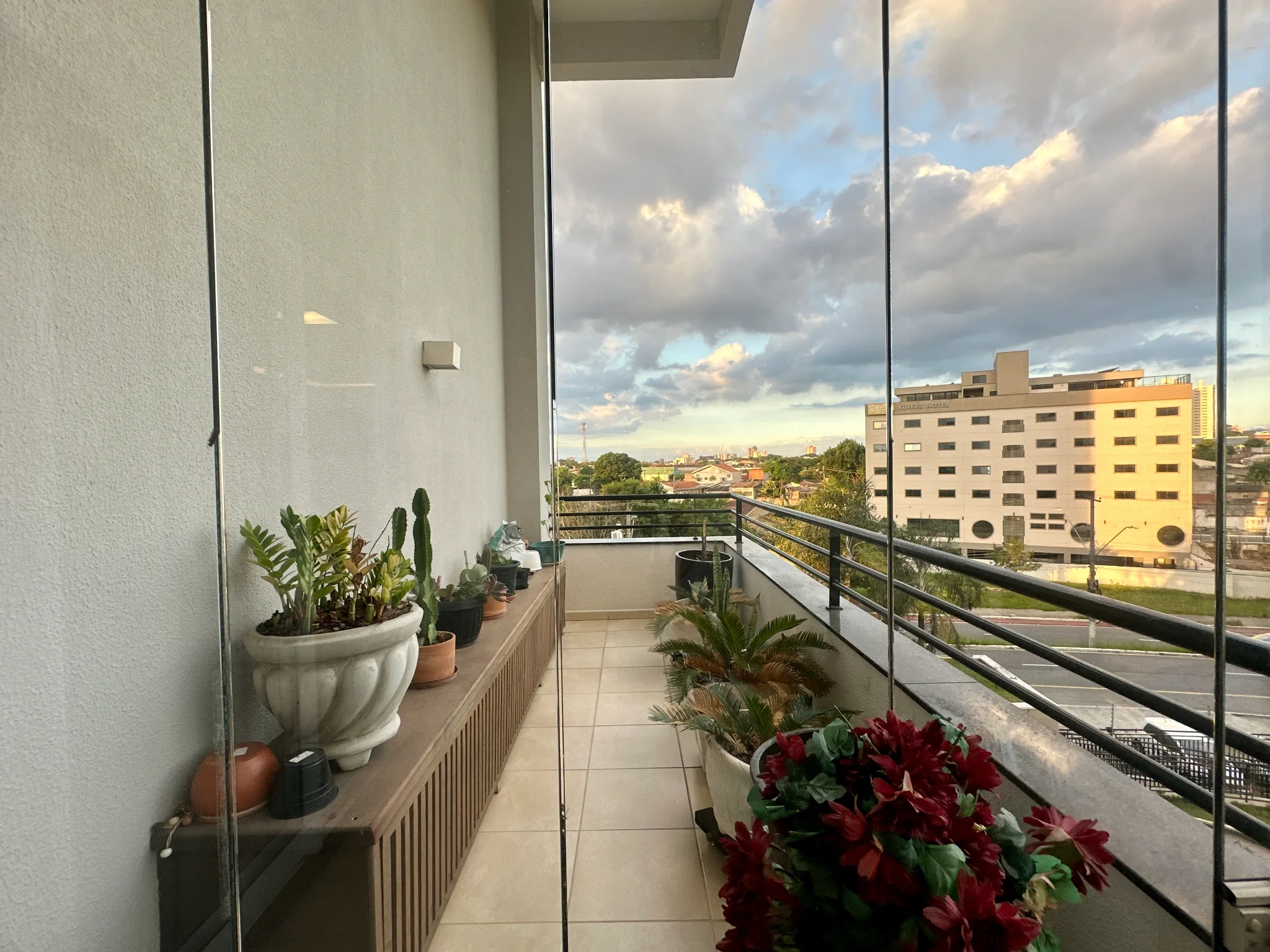 Apartamento mobiliado para venda e locação, 263 m² no Edifício Placere em Taubaté/SP.
