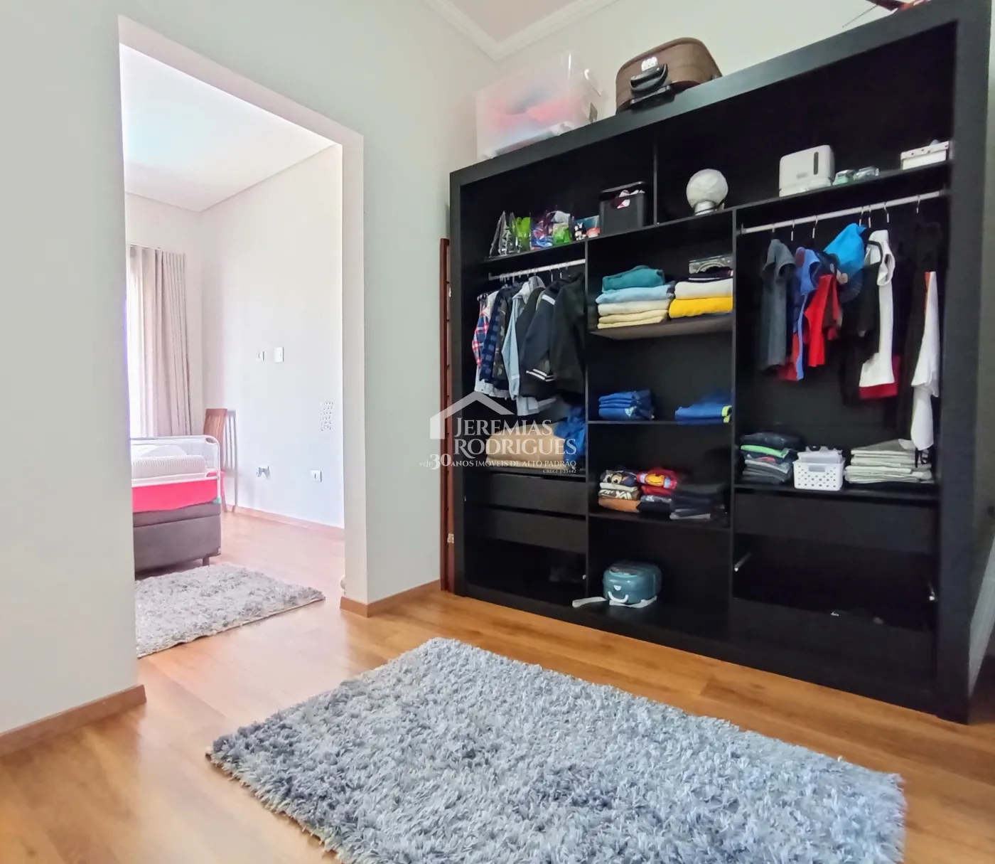 Casa à venda com 3 suítes no Condomínio Reserva dos Lagos em Pindamonhangaba/SP.