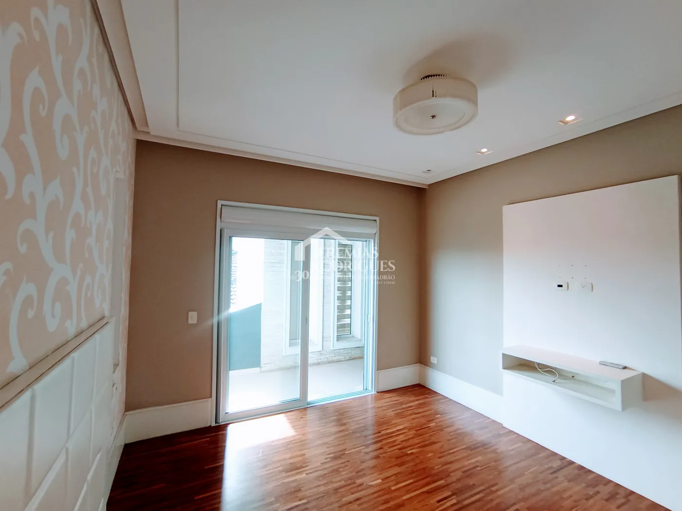 Casa para venda e locação com 4 suítes no Condomínio Taubaté Village em Taubaté/SP.