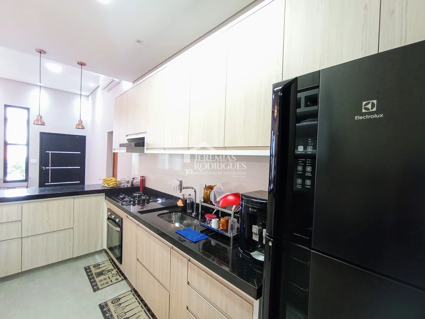 Casa à venda com 3 dormitórios no Condomínio Morada do Visconde em Tremembé/SP.