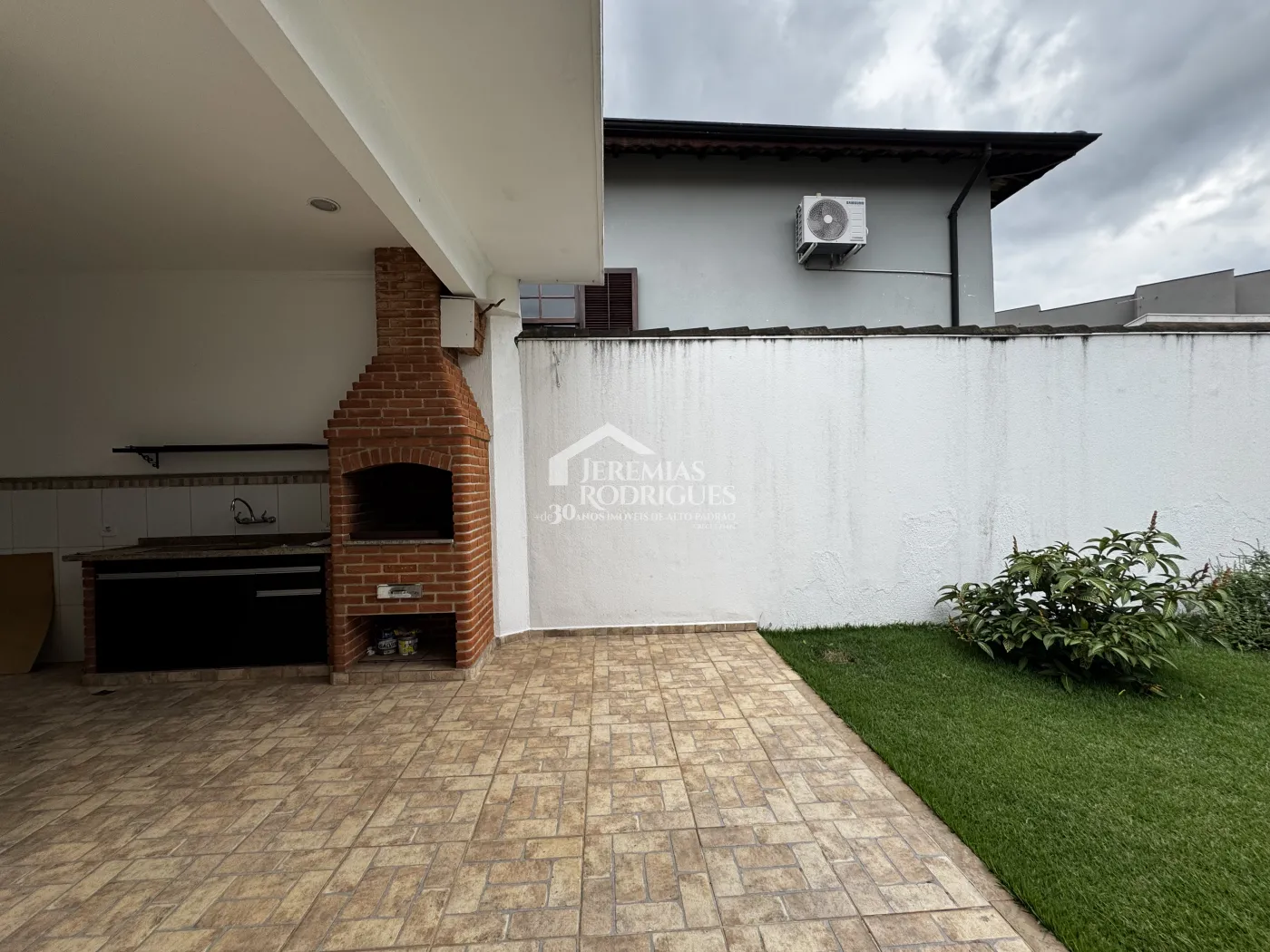 Casa para venda e locação com 3 suítes no Condomínio Real Ville em Pindamonhangaba/SP