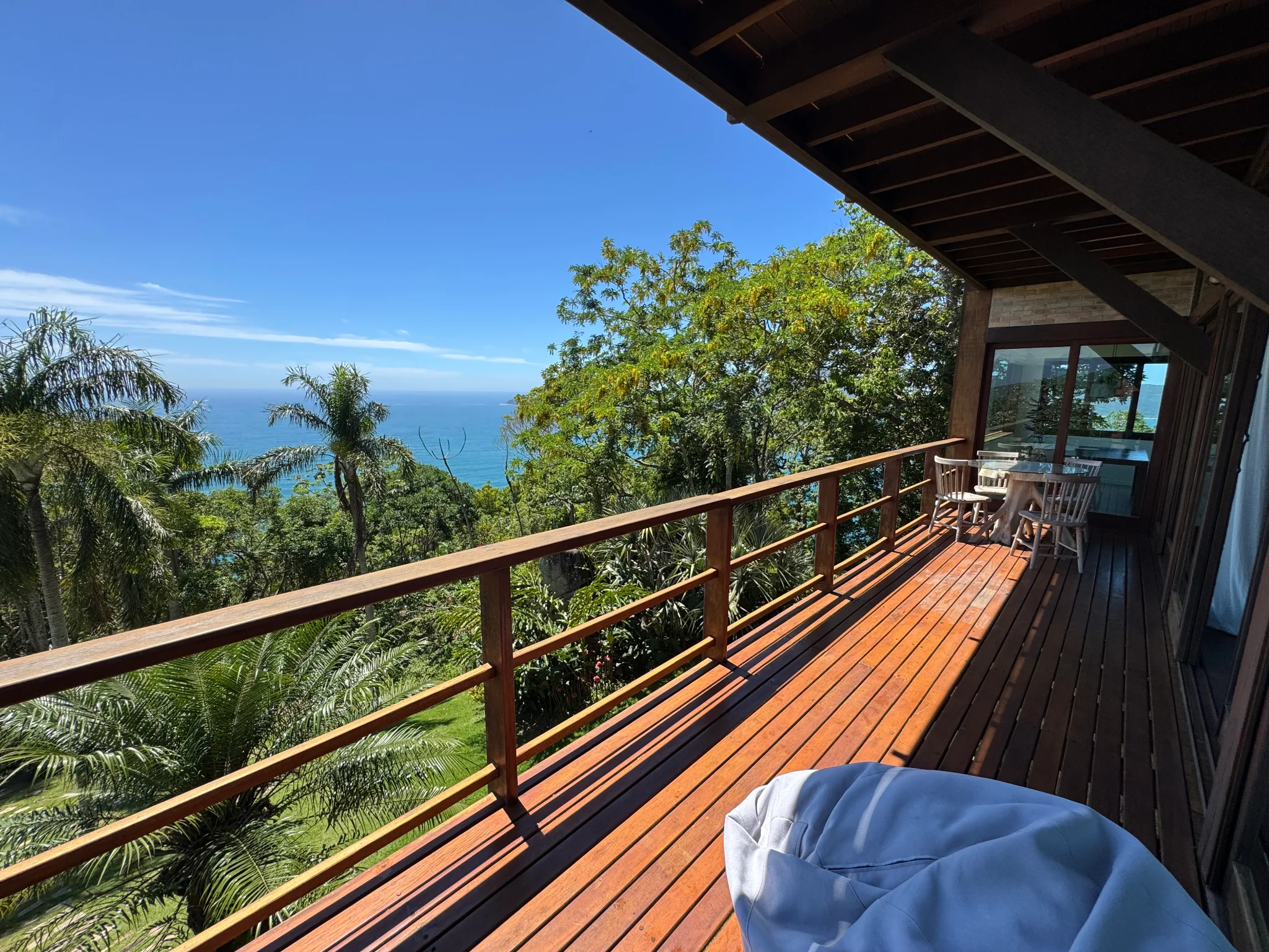 Casa à venda com 3 suítes no Condomínio Ponta das Toninhas em Ubatuba/SP. 