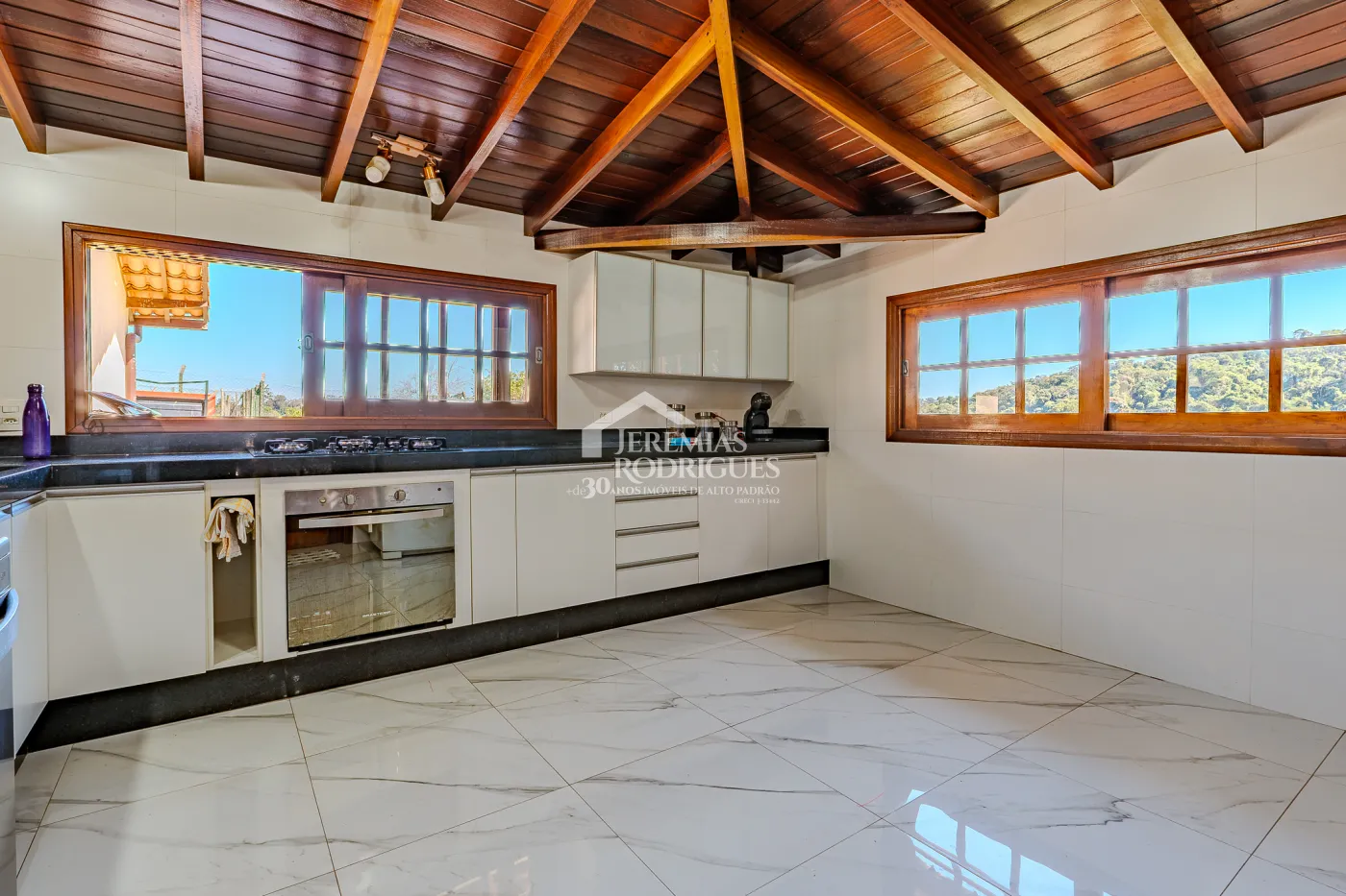 Fazenda à venda com 183.000 m² em Campinas/SP.