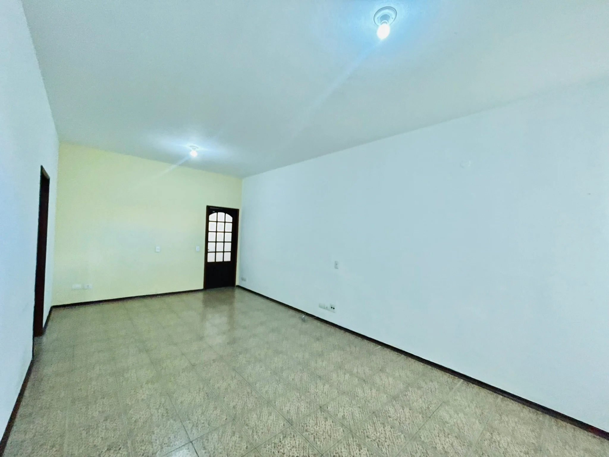 Casa para venda e locação no bairro Jardim das Nações em Taubaté/SP. 