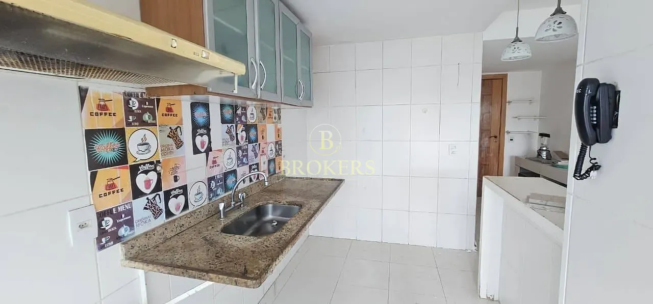Oportunidade - Avenida Embaixador Abelardo Bueno - Barra Olímpica. Varanda, 2 quartos sendo 1 suíte