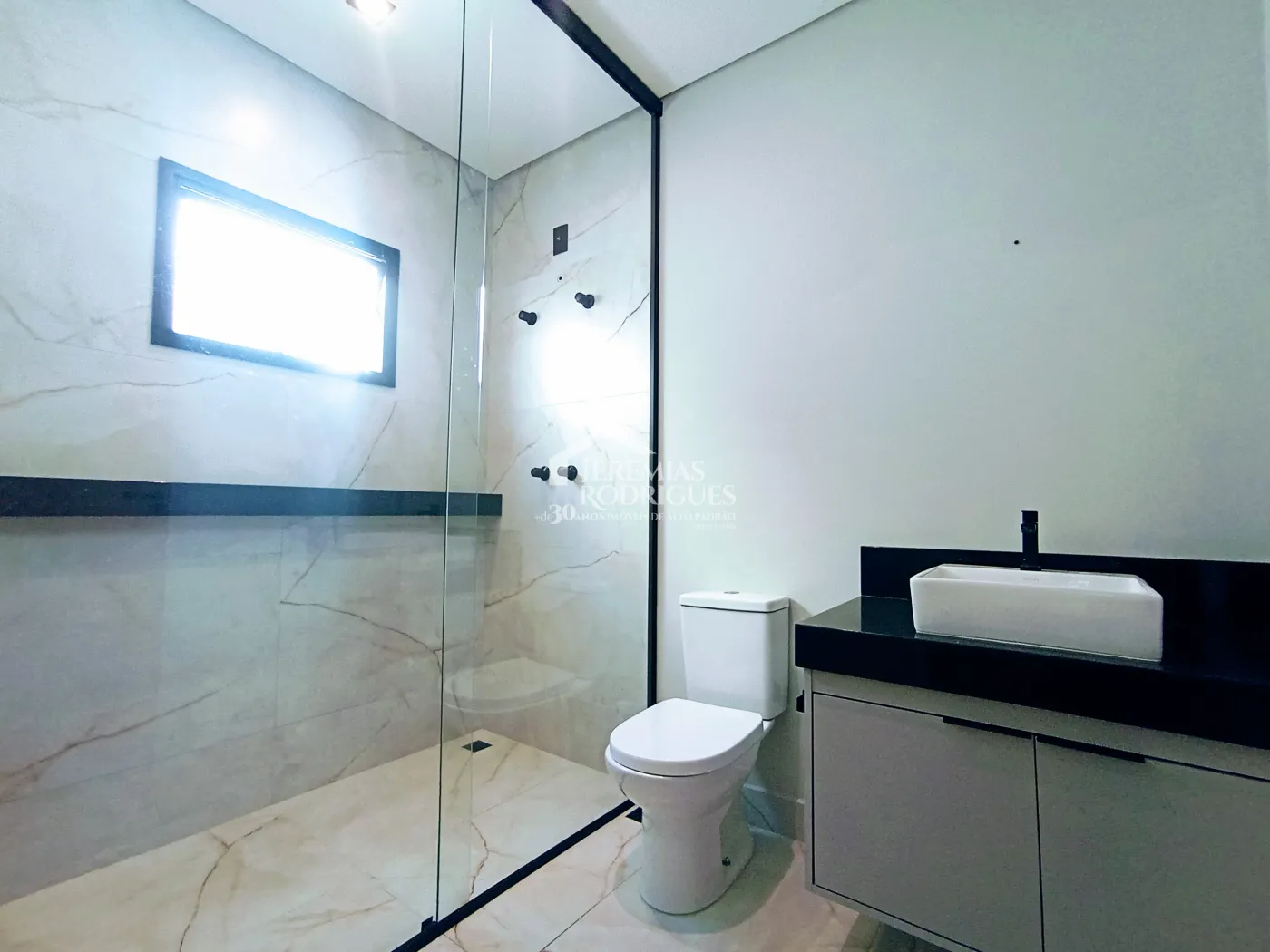 Casa para venda e locação com 3 dormitórios no Condomínio Campos do Conde II - Chambord em Tremembé/SP