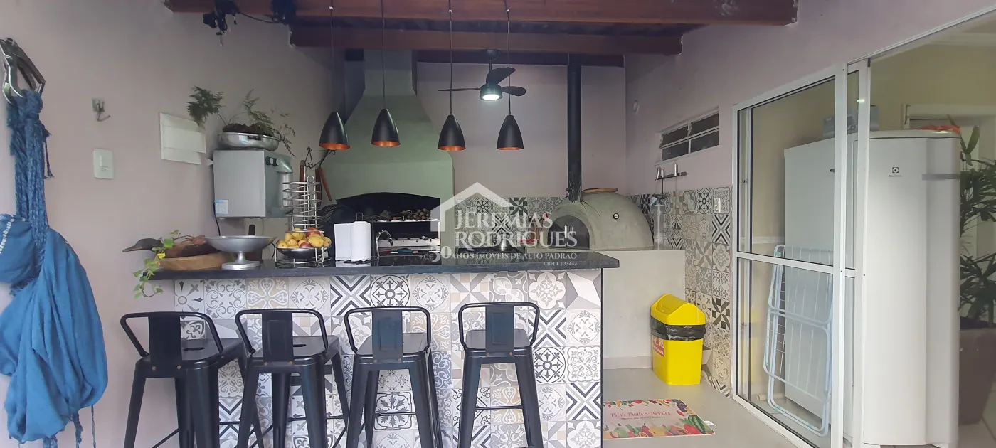 Casa para locação com 5 dormitórios no Centro em Taubaté/SP.