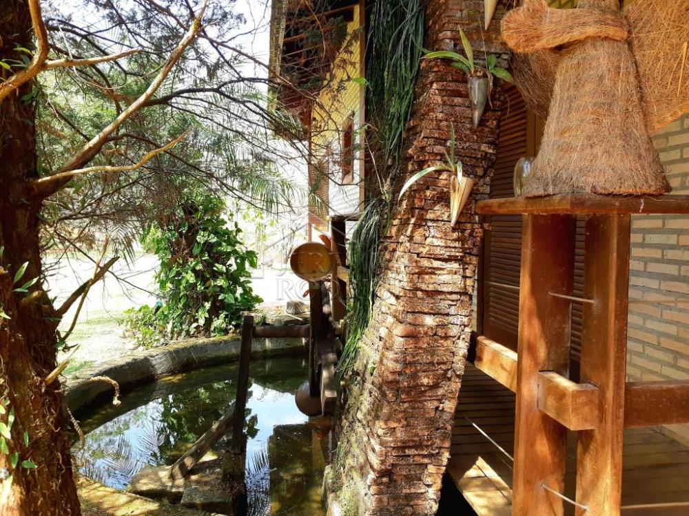 Casa à venda com 6 dormitórios no Condomínio Chácaras Cataguá em Taubaté/SP.