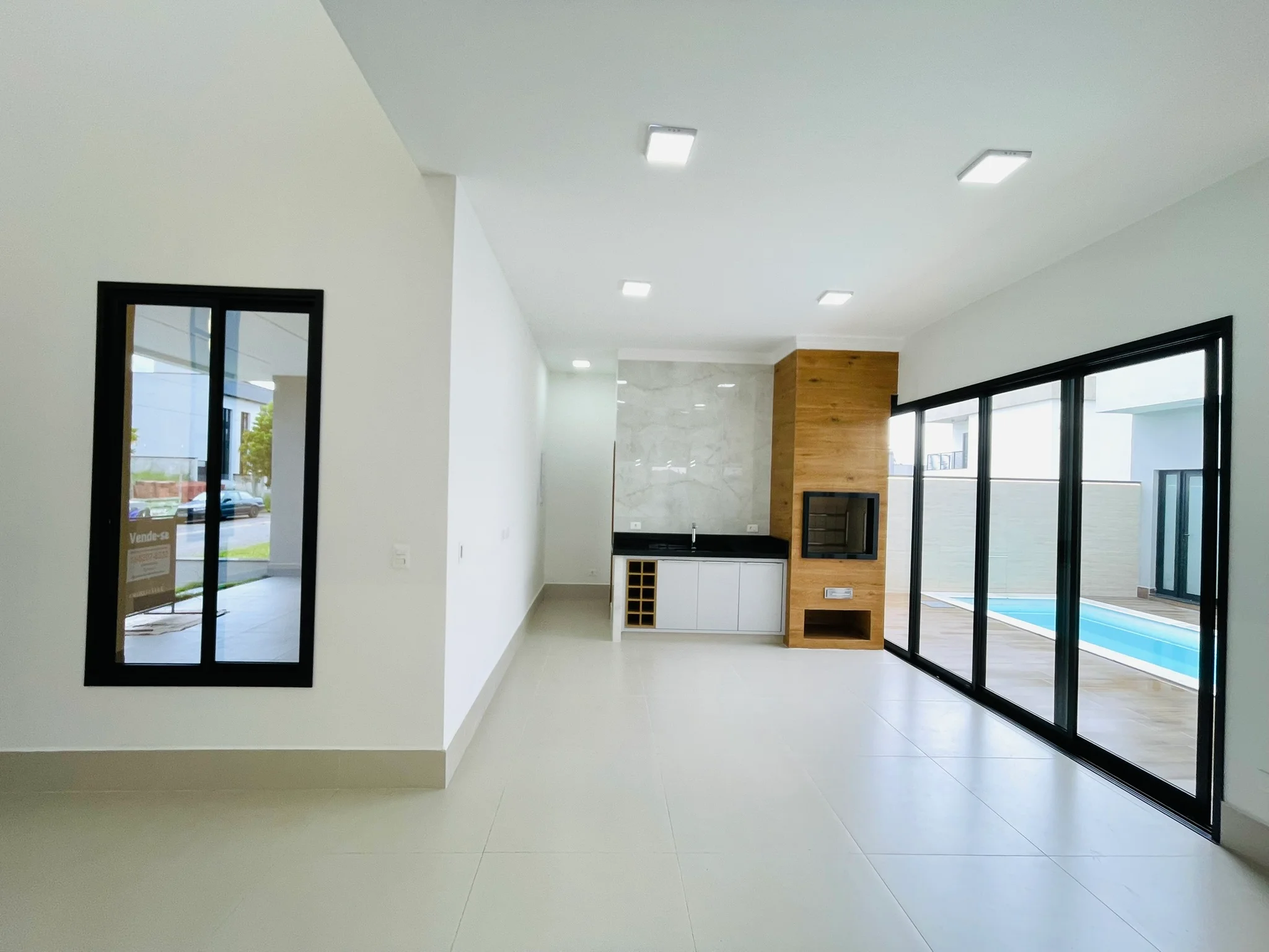 Casa à venda com 4 dormitórios no Condomínio Ouro Ville em Taubaté/SP.