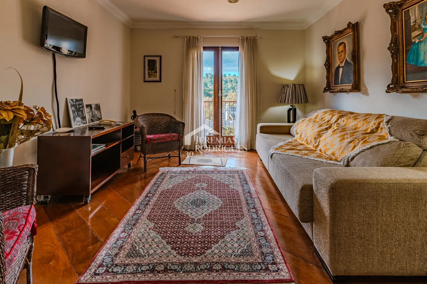 Casa para venda e locação com 5 suítes no Jardim Véu da Noiva em Campos do Jordão/SP