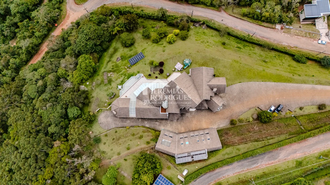 Casa à venda no Parque Pedra do Baú em Campos do Jordão/SP.