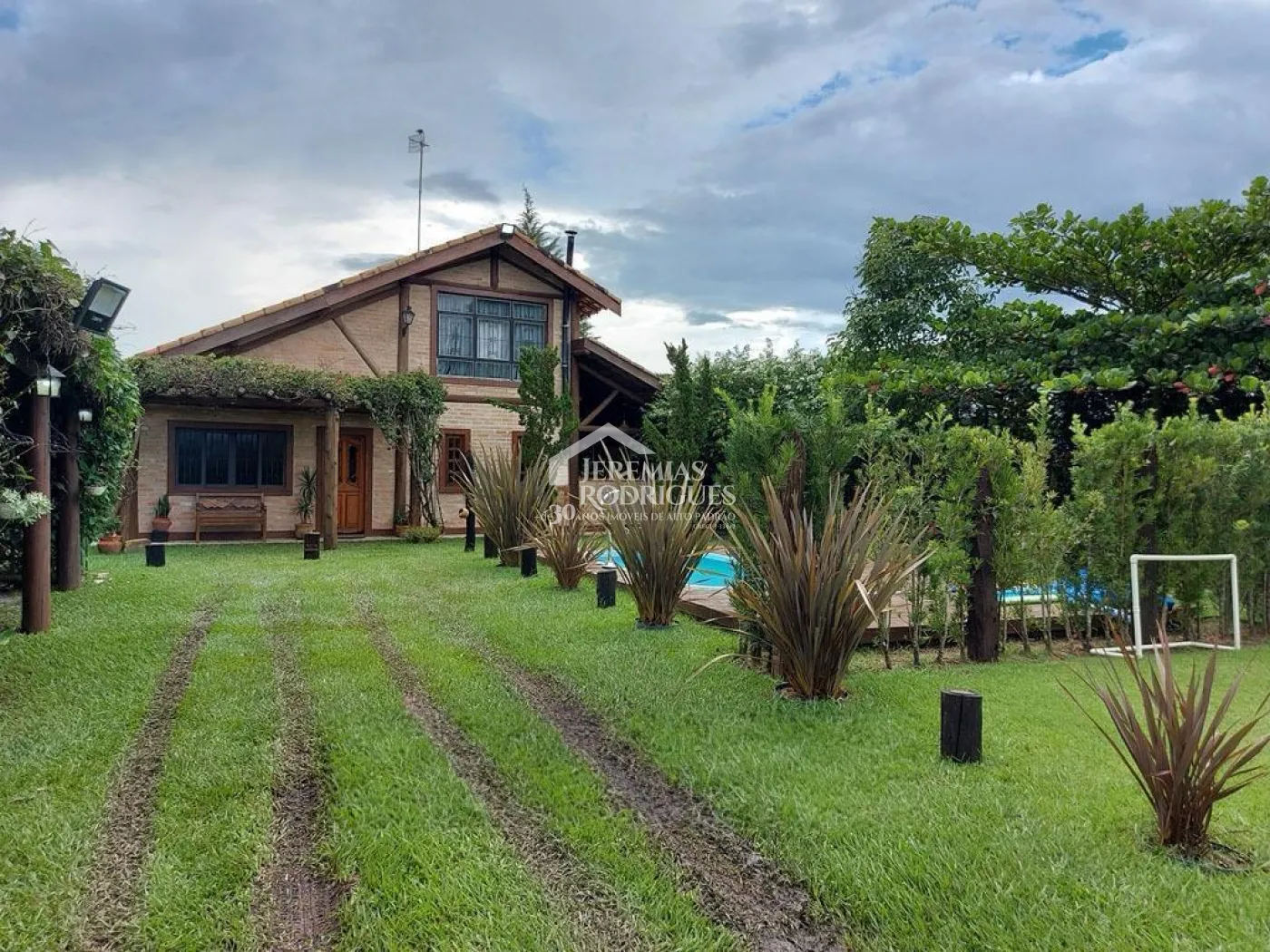 Chácara com 4 dormitórios, 268 m² - Mandú - Pindamonhangaba/SP.
