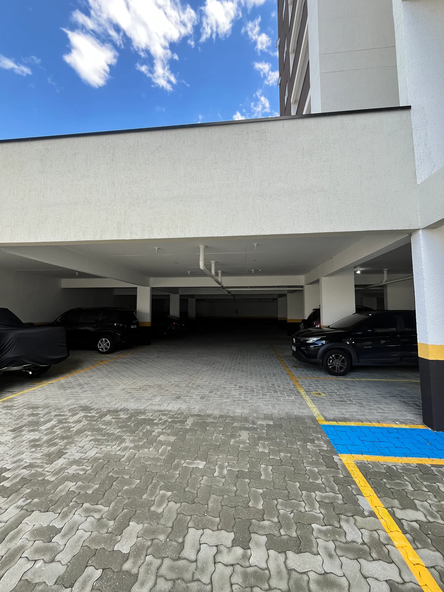 Apartamento no Edifício Santiago em Pindamonhangaba com localização privilegiada