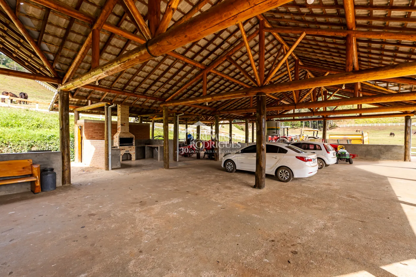 Fazenda com 2.904.000 m² - Sapucaí-Mirim - MG