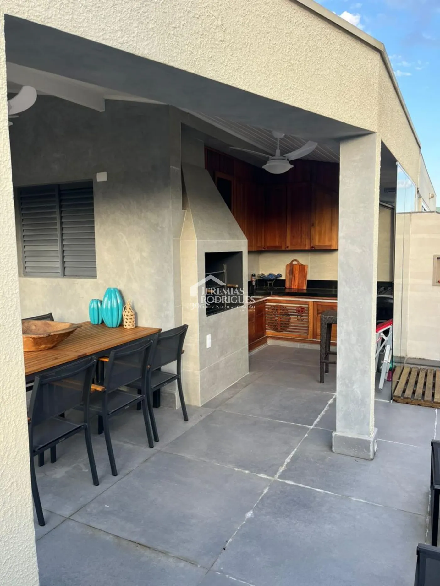 Apartamento duplex à venda com 3 dormitórios, 194 m² no Condomínio Lauro Rezende em Ubatuba/SP.