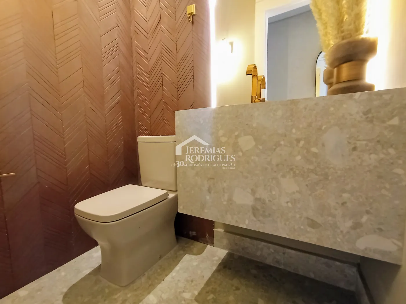 Apartamento à venda com 3 dormitórios, 117 m² no Condomínio Tríade Century Plaza em Taubaté/SP.
