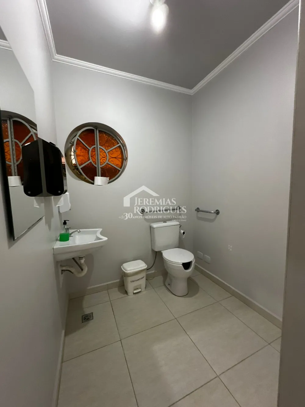 Casa à venda com 6 dormitórios no bairro Jardim das Nações em Taubaté/SP.
