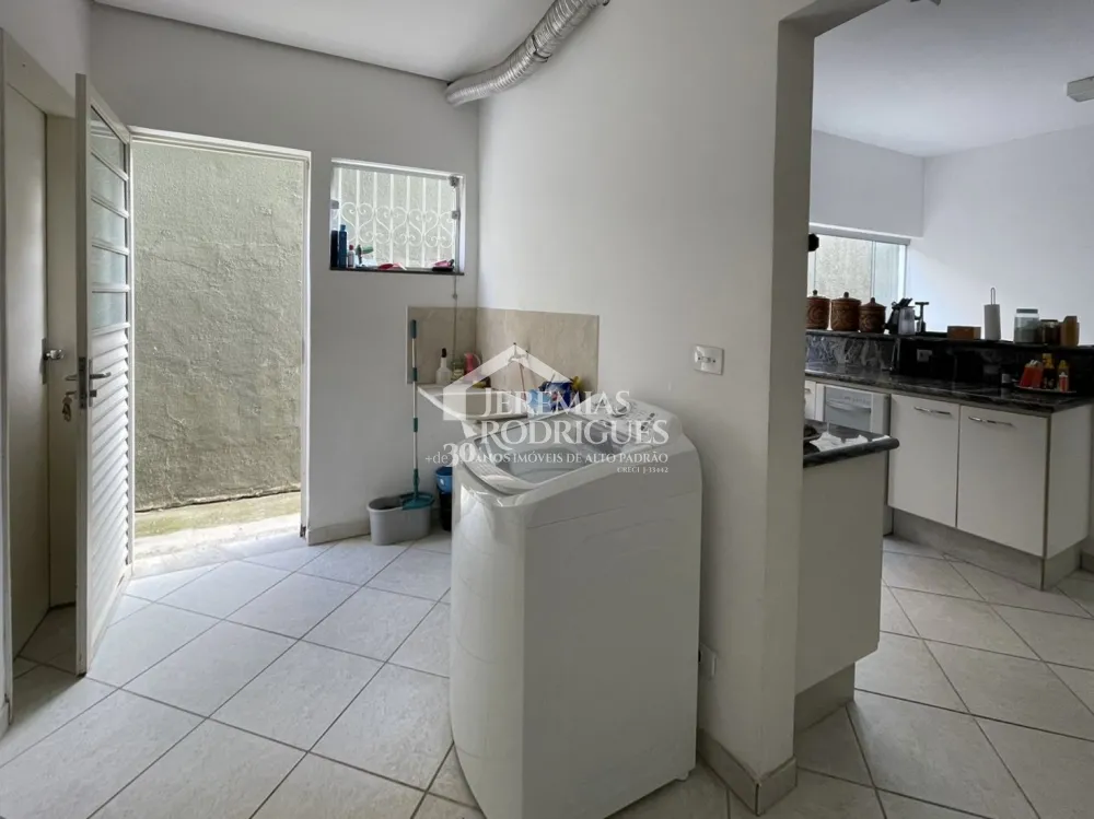 Casa à venda com 3 dormitórios no bairro Jardim das Nações em Taubaté/SP. 