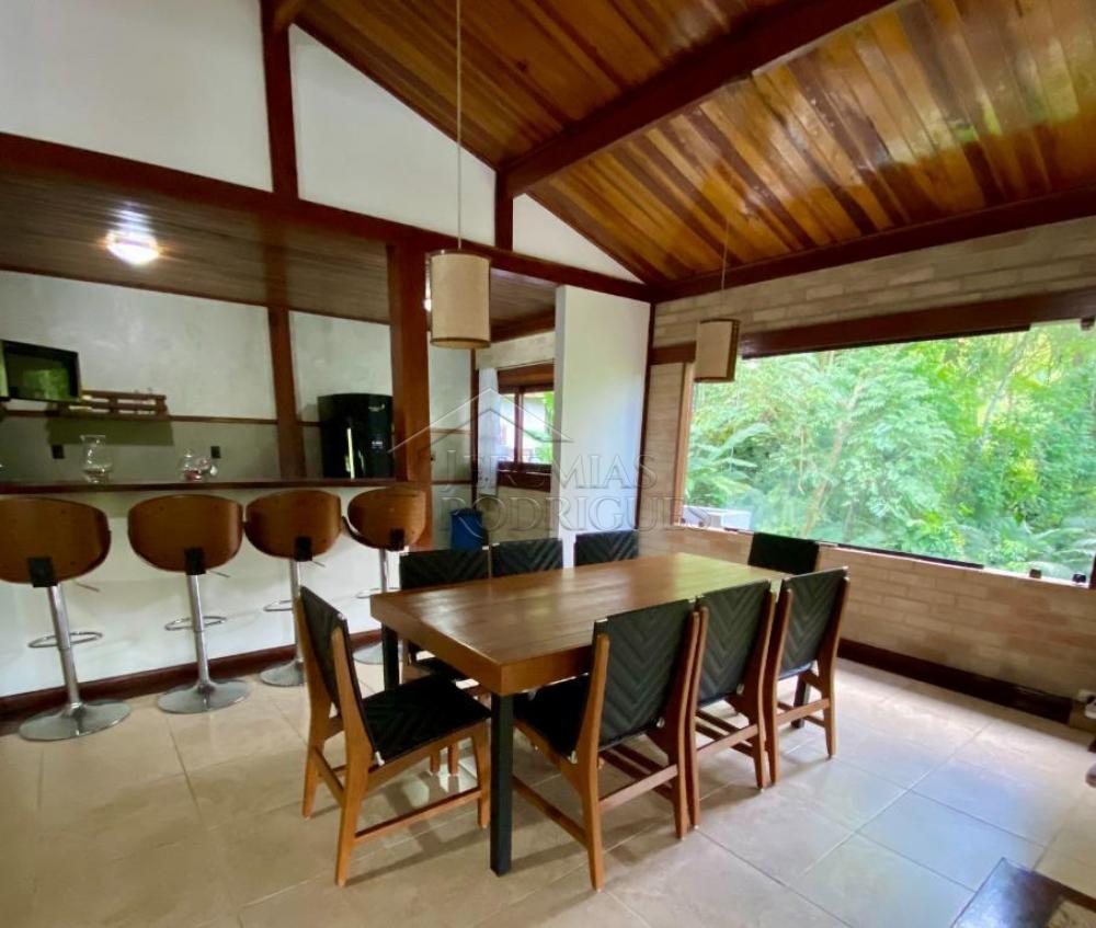 Casa à venda no Condomínio Domingas Dias em Ubatuba/SP.