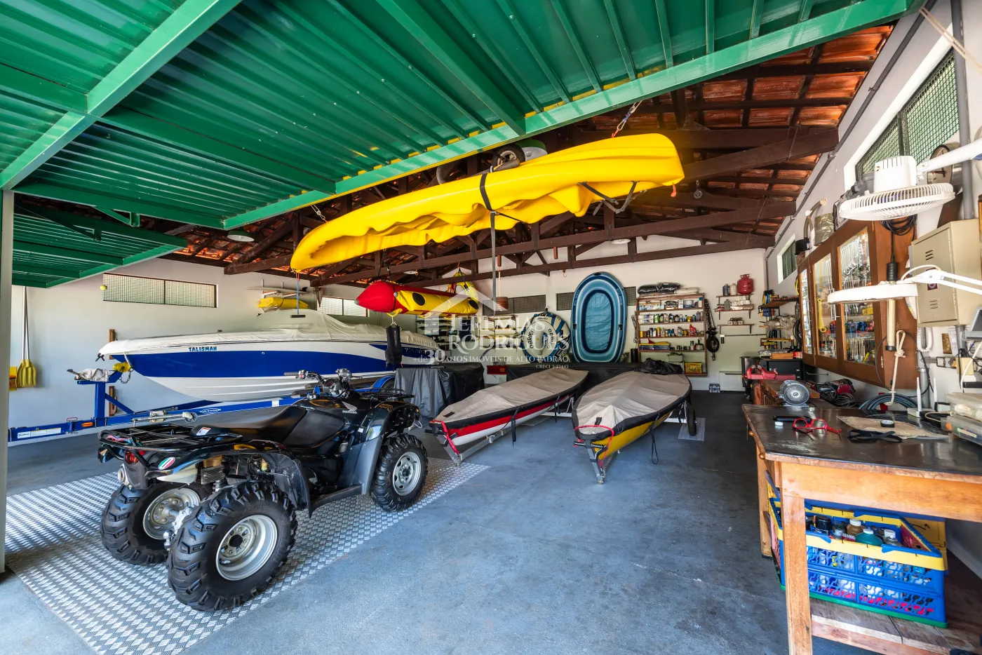 Sitio com 9 suítes, 2.600 m² - Piracaia/SP.