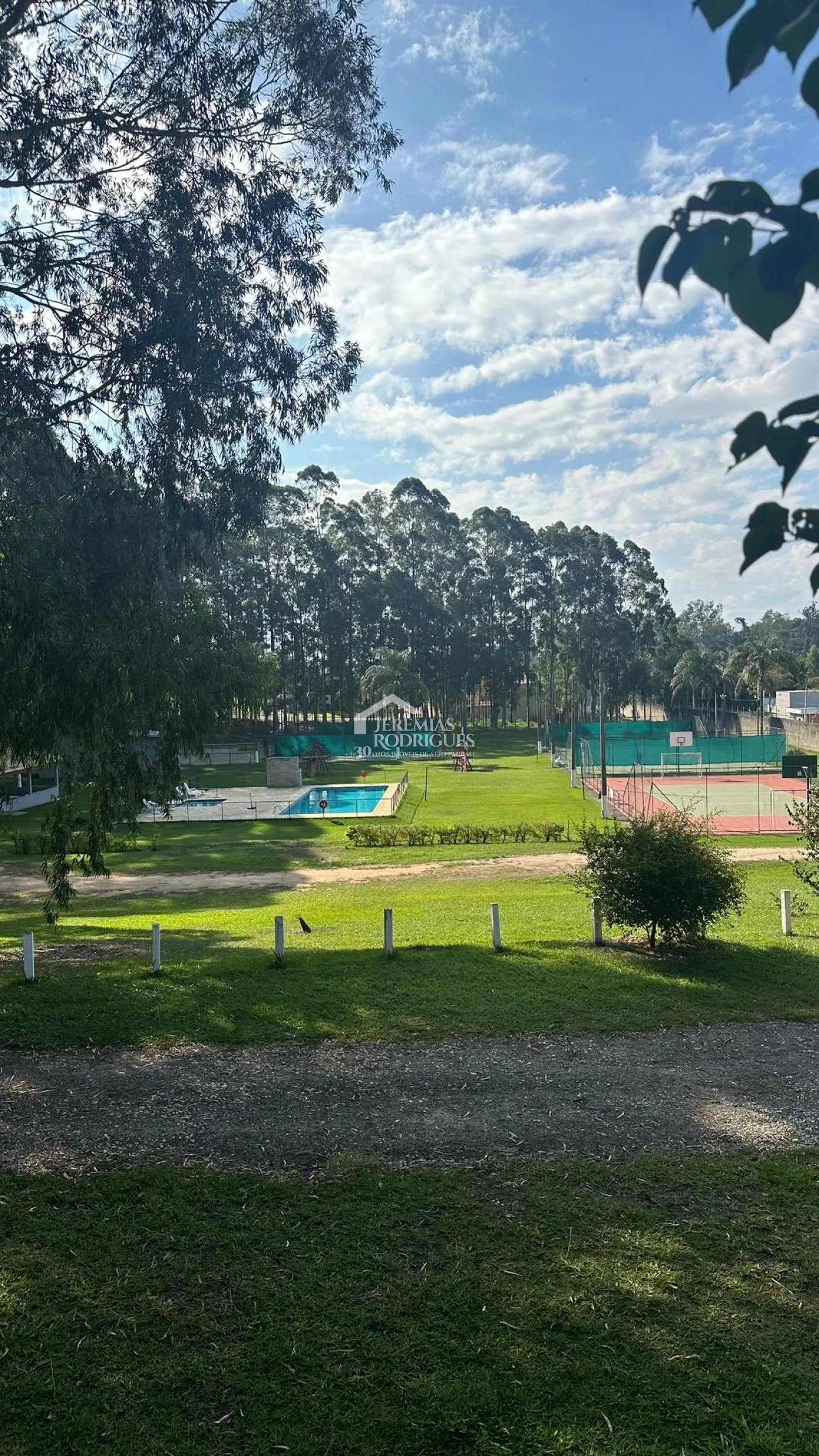 Terreno com 920 m² - Condomínio Colonial Village I - Pindamonhangaba/SP.