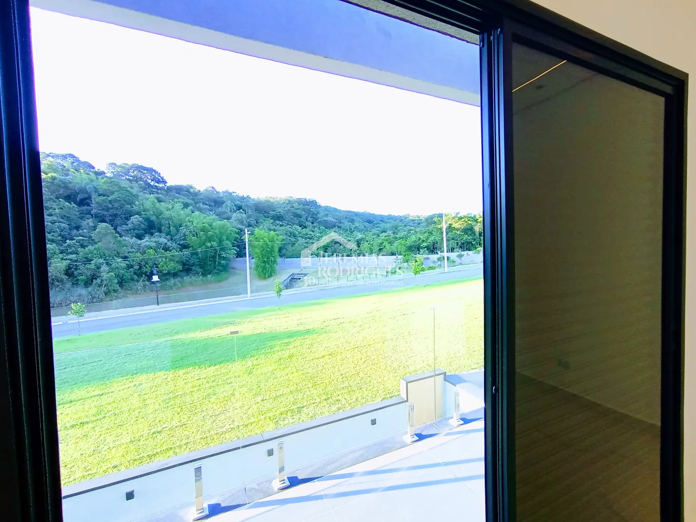 Casa assobradada à venda com 4 dormitórios no Condomínio Cyrella Landscape emTaubaté/SP.