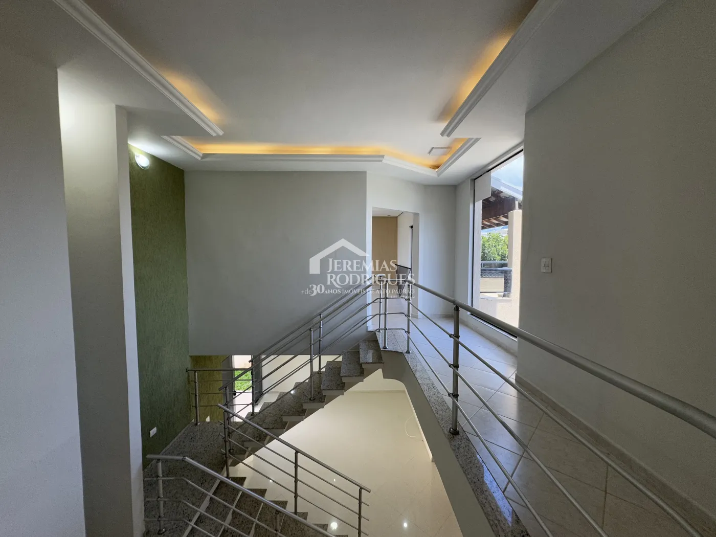 Casa para venda e locação com 4 dormitórios no Condomínio Real Ville I em Pindamonhangaba/SP.