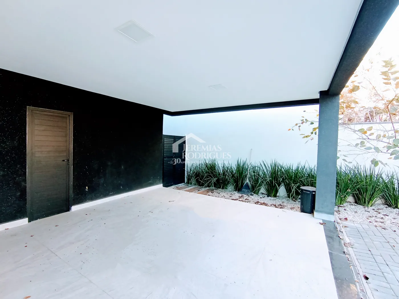 Casa à venda com 5 dormitórios no Condomínio Reserva dos Lagos em Pindamonhangaba/SP.