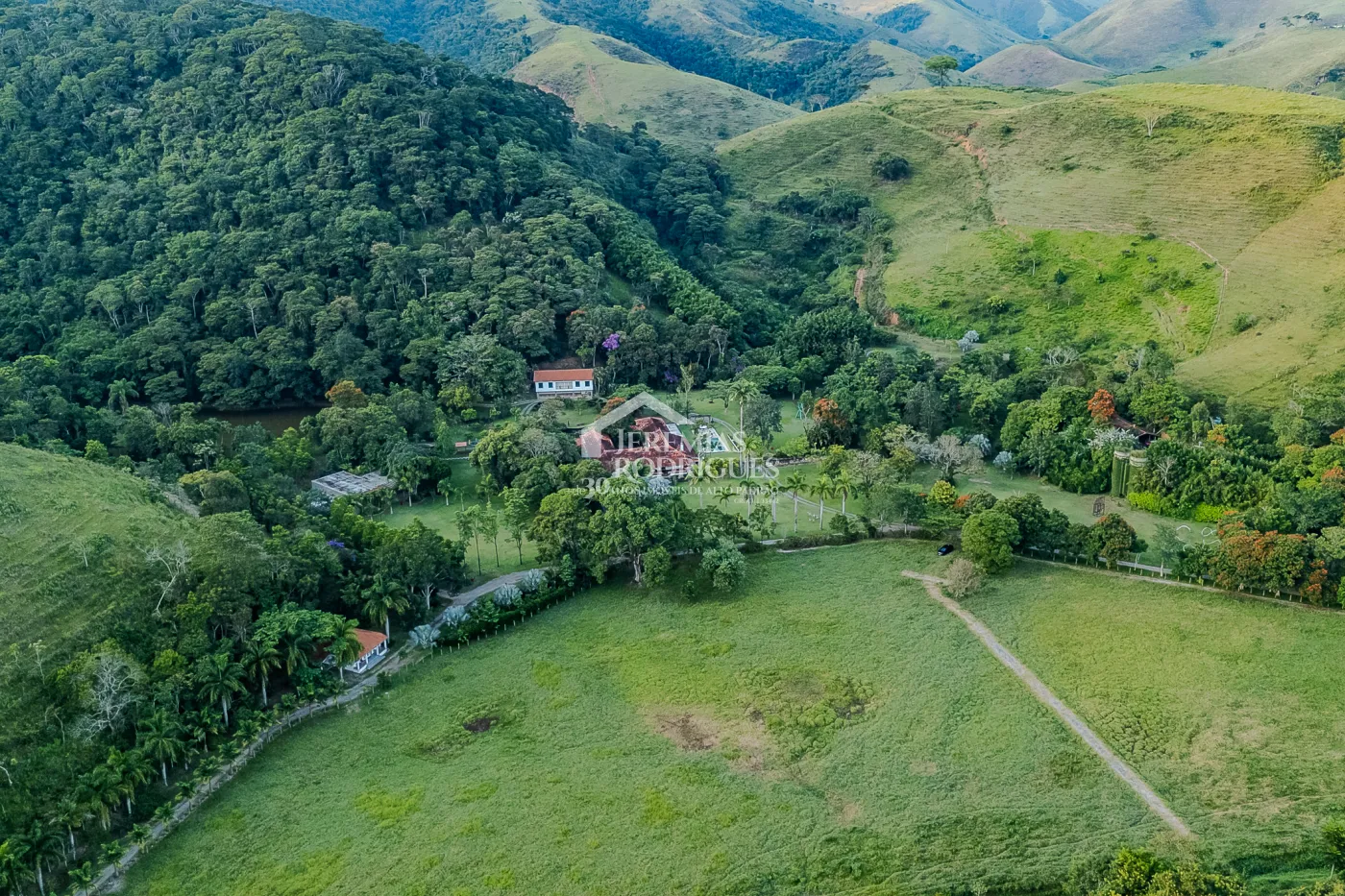 Fazenda à venda com 3.389.000,00 m² em Piraí/RJ.