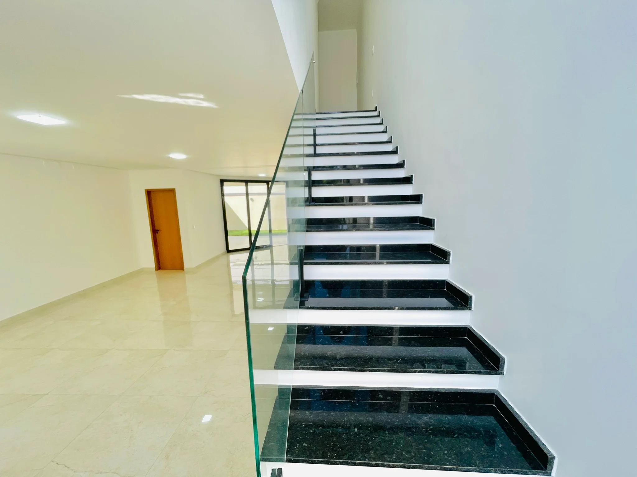 Casa com 3 dormitórios à venda no Condomínio Recanto Tropical em Taubaté/SP.
