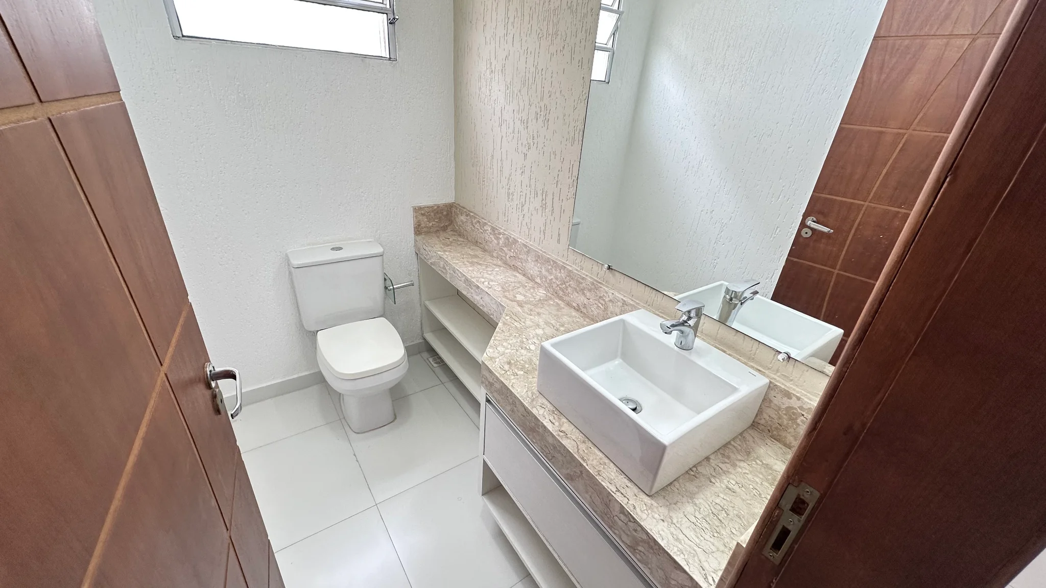 Casa para locação e venda no Condomínio Reserva dos Lagos em Pindamonhangaba/SP.