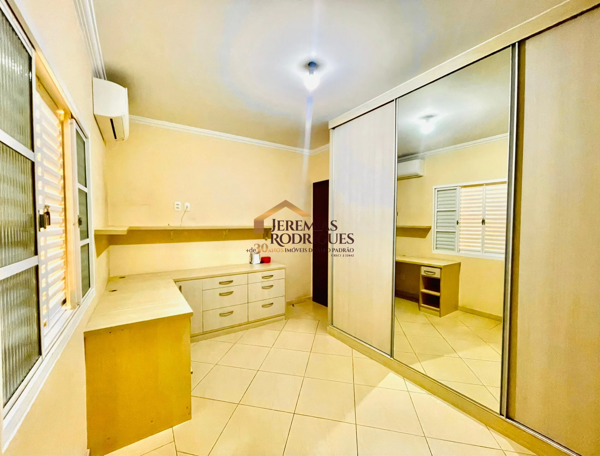 Casa para locação e venda no Centro em Taubaté/SP. — foto 14