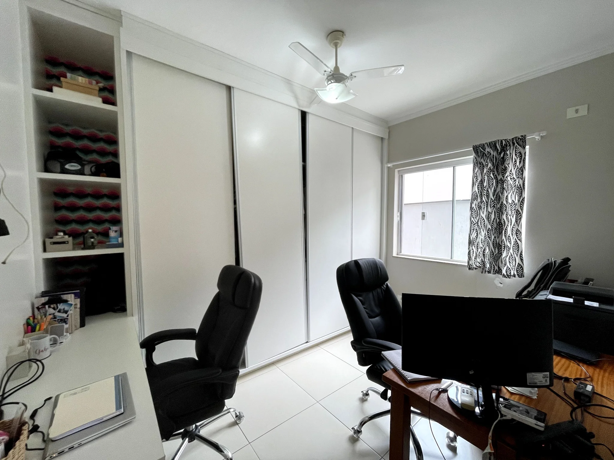 Casa à venda com 3 dormitórios no Condomínio Campos do Conde II em Tremembé/SP. 