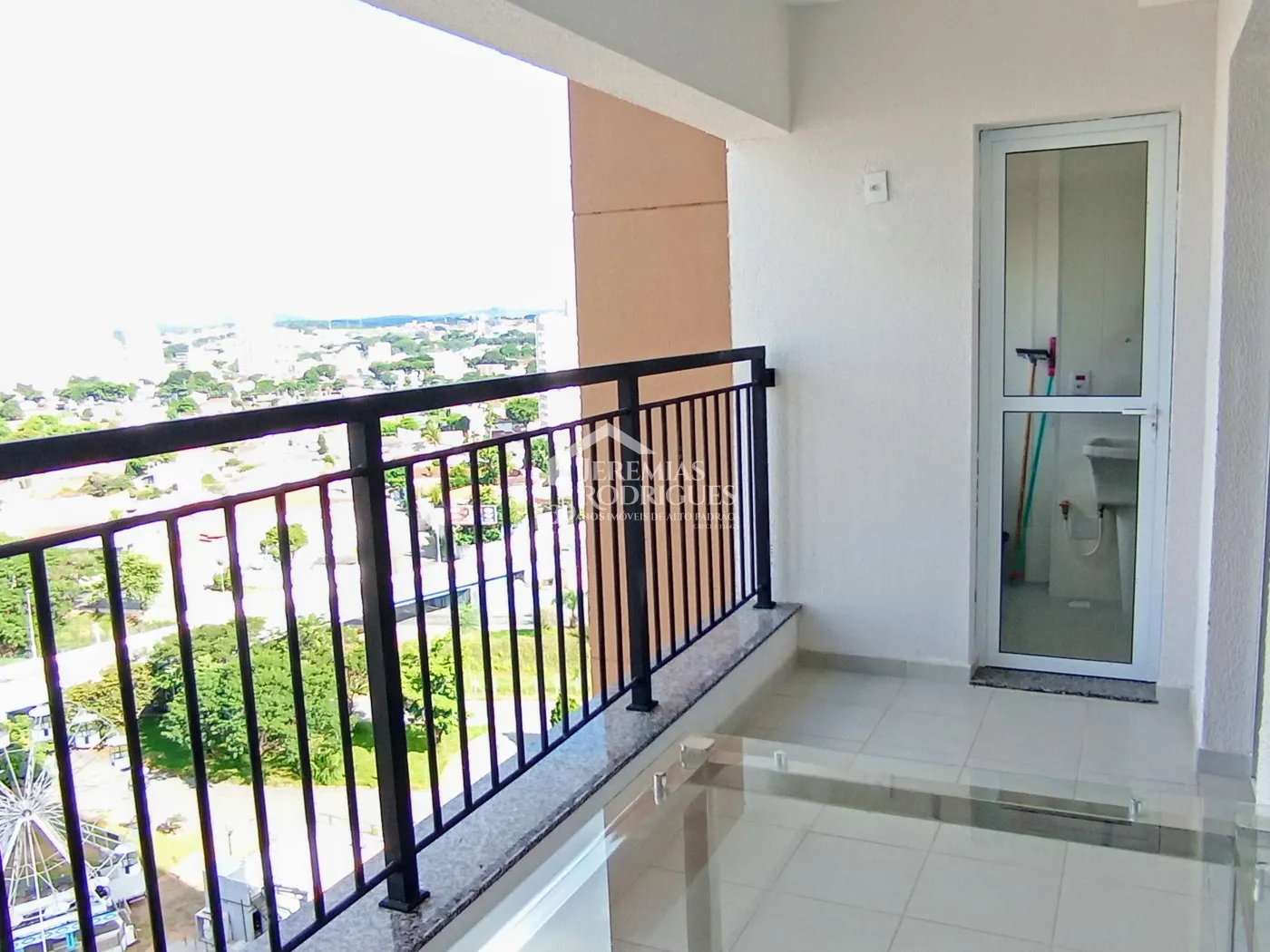 Apartamento à venda com 2 dormitórios, 81 m² no Condomínio Syrah Residence em Taubaté/SP.