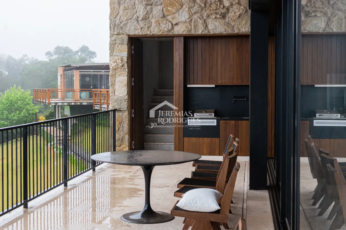 Casa com 5 quartos, 560 m²- Colinas Capivari - Campos do Jordão/SP