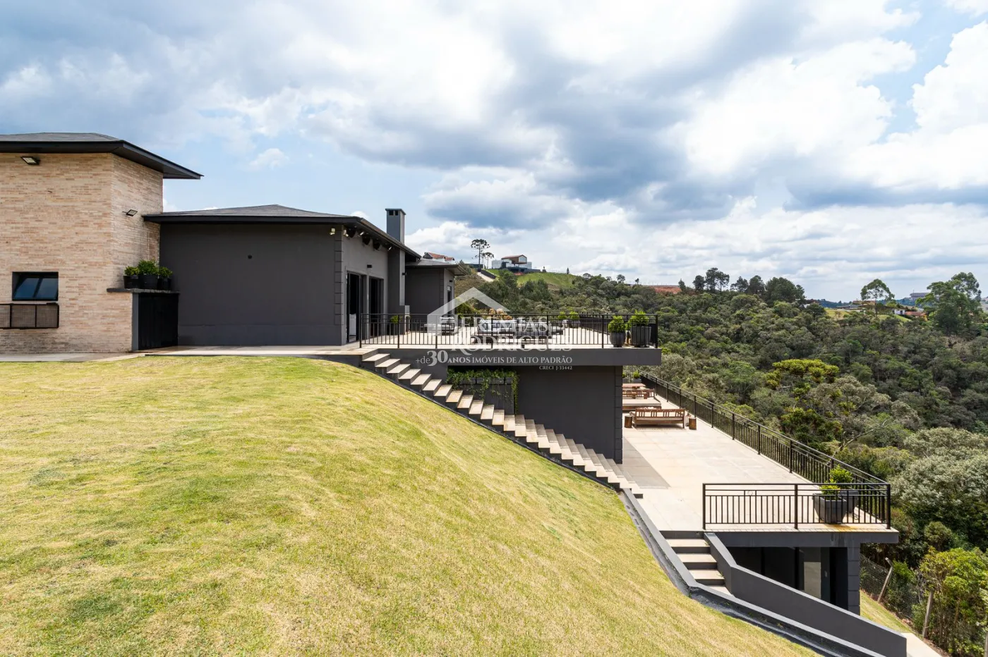 Casa para venda com 5 dormitórios no Residencial Estrelas da Mantiqueira em Campos do Jordão/SP