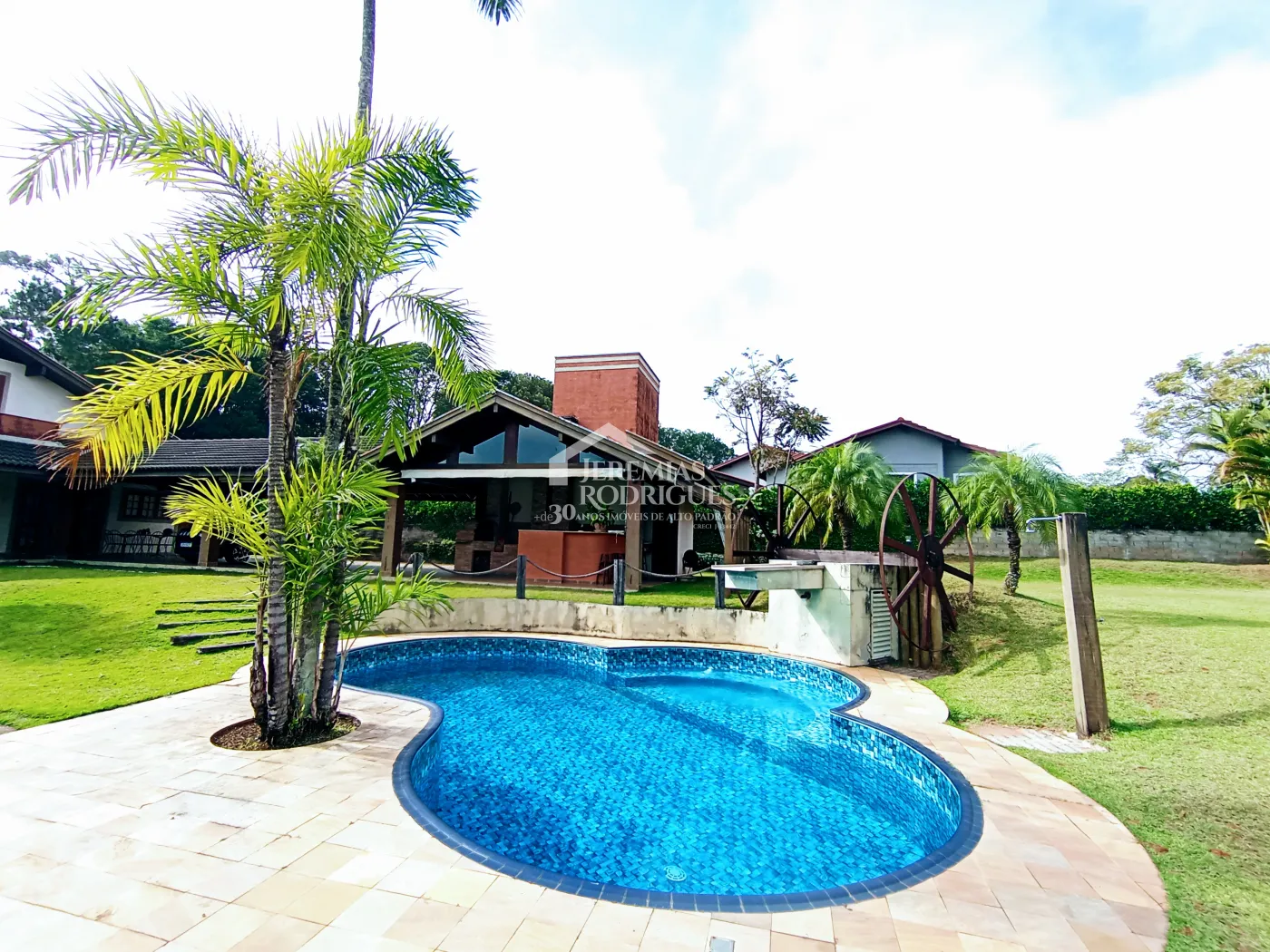 Casa à venda com 3 dormitórios no Condomínio Chácaras Cataguá em Taubaté/SP