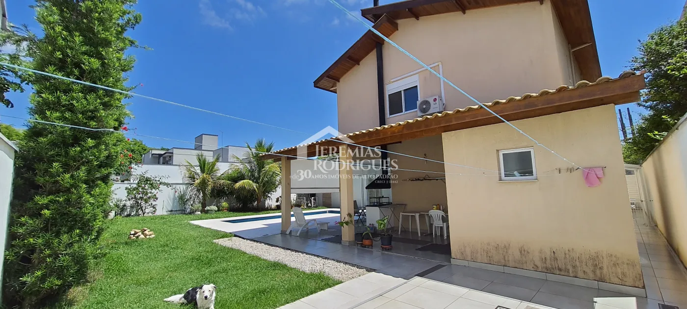 Casa com 3 suítes para venda no Condomínio Campos Do Conde II Versailles em Tremembé/SP