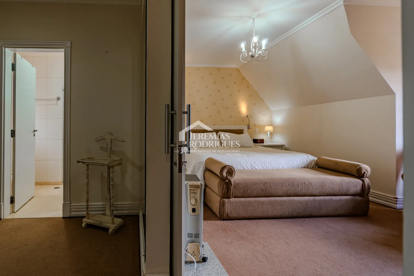 Casa para venda e locação com 5 suítes no Jardim Véu da Noiva em Campos do Jordão/SP