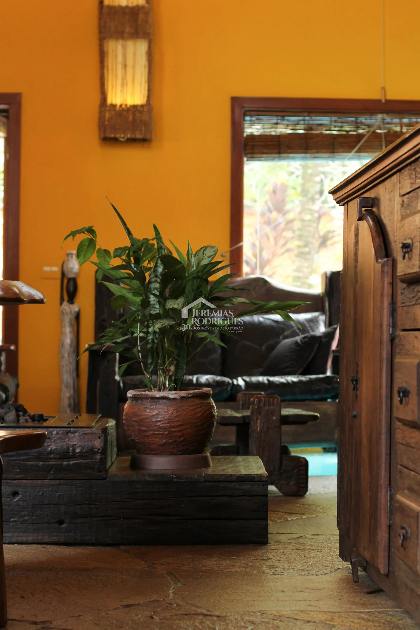 Casa para venda e locação com 5 dormitórios no Condomínio Taubaté Village em Taubaté/SP.