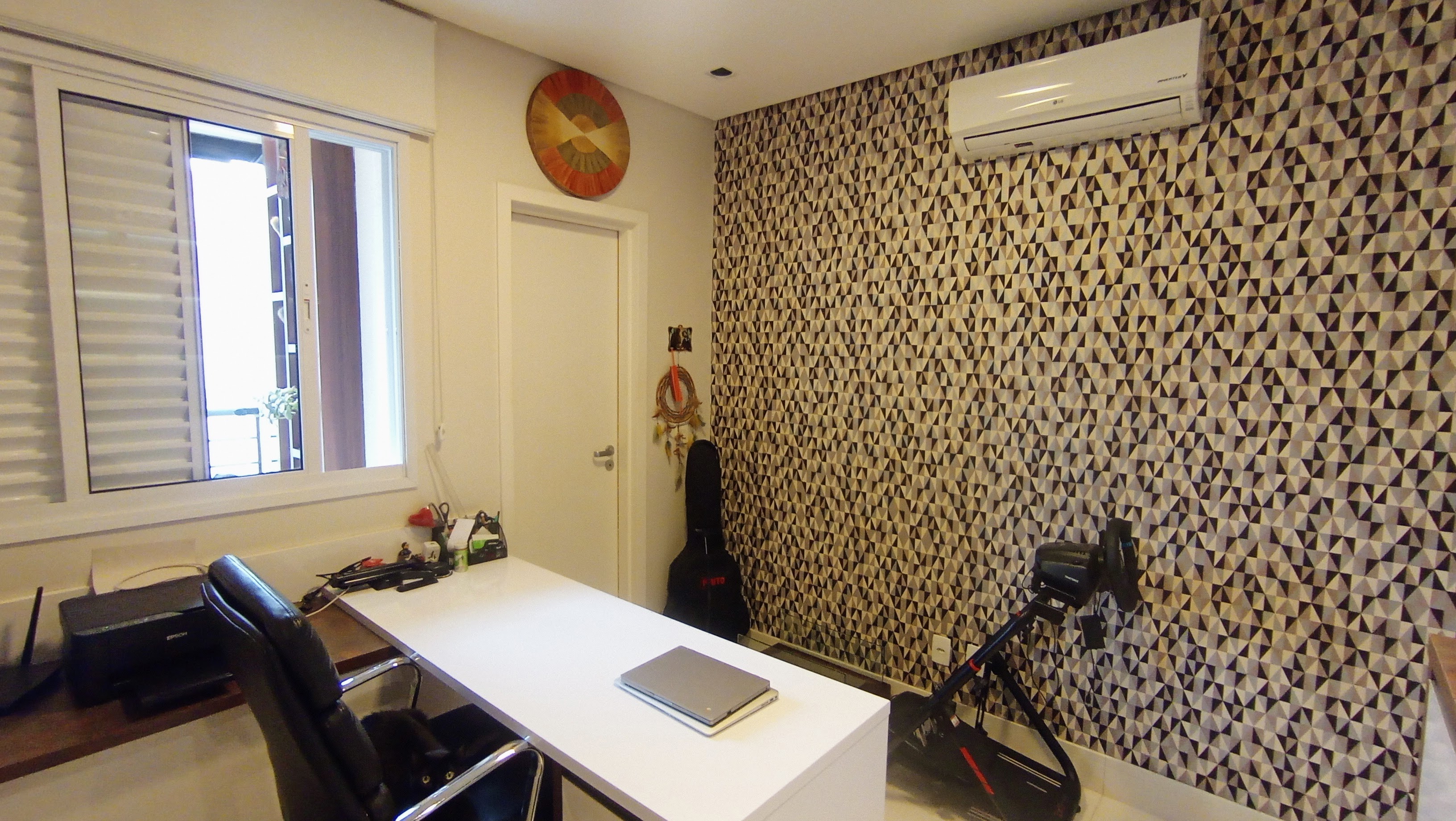 Apartamento à venda com 3 suítes no Condomínio Renaissance em Taubaté/SP.