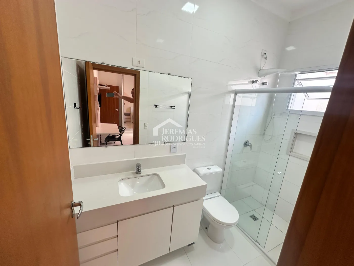 Casa mobiliada para locação com 3 suítes no Condomínio Real Ville em Pindamonhangaba/SP