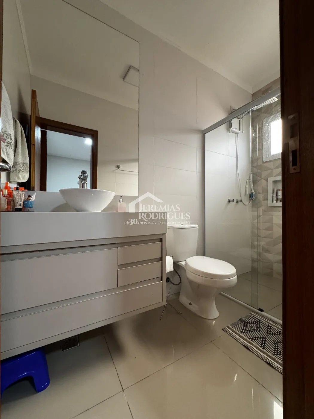 Casa à venda com 3 suítes no Condomínio Reserva dos Lagos em Pindamonhangaba/SP.