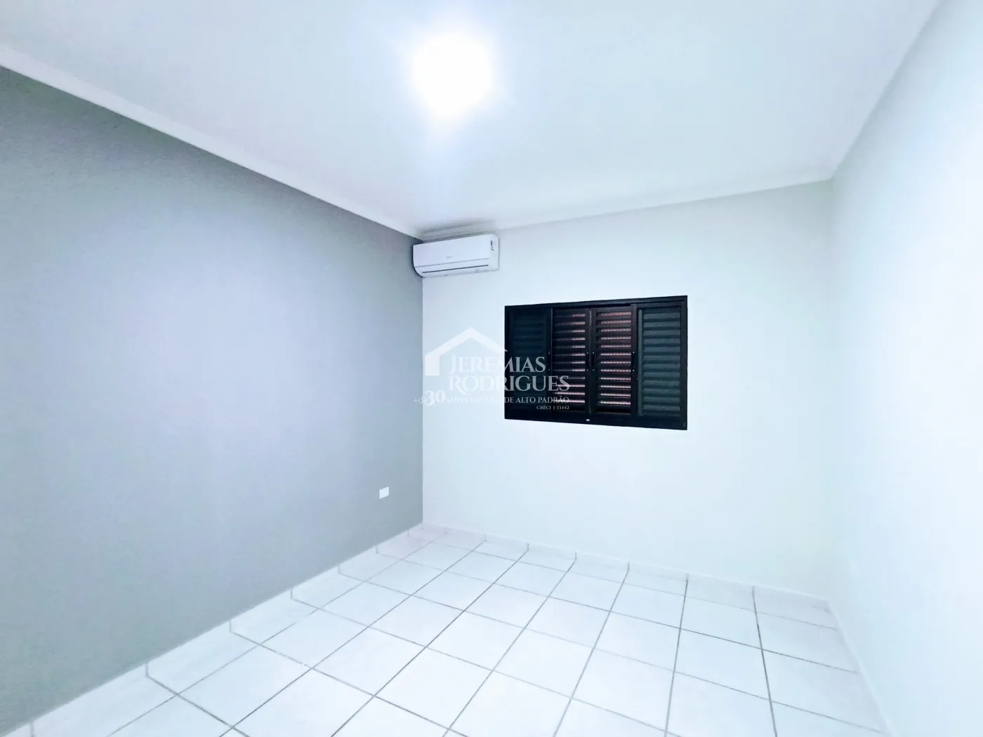 Casa para venda e locação com 4 dormitórios no Condomínio Campos do Conde I em Tremembé/SP