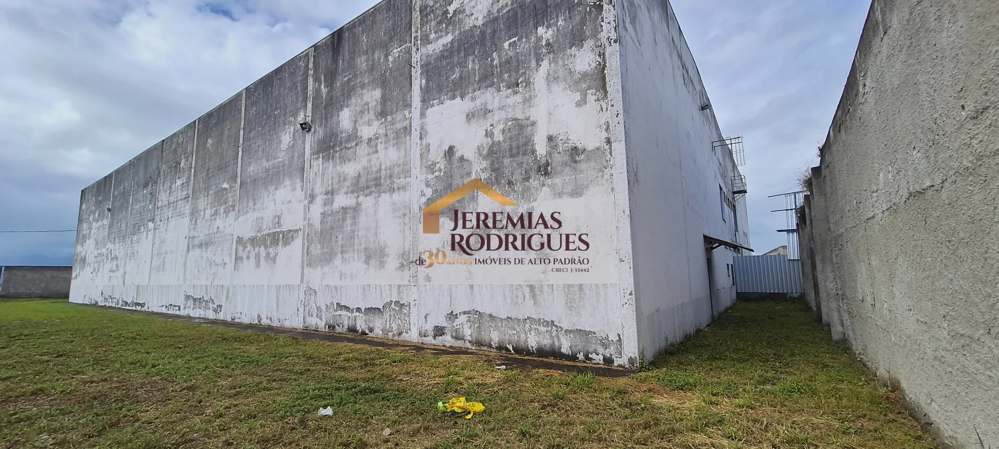 Galpão comercial para alugar em Pindamonhangaba/SP.