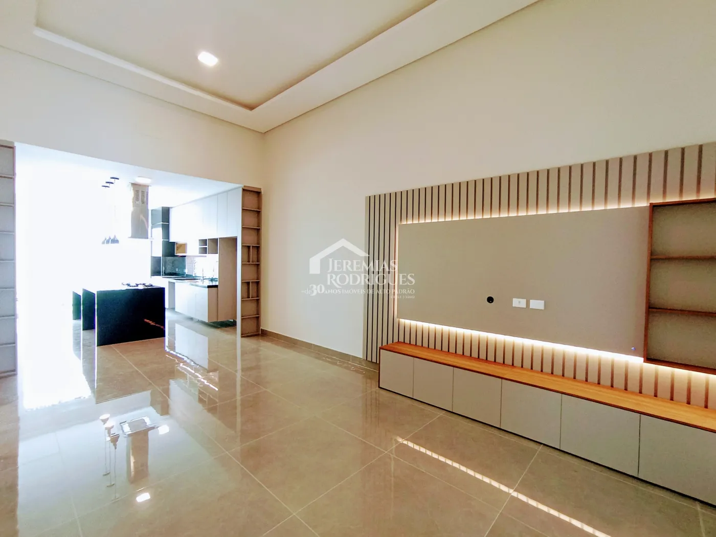 Casa à venda com 3 dormitórios no Condomínio Residencial Barão de Tremembé em Tremembé/SP.