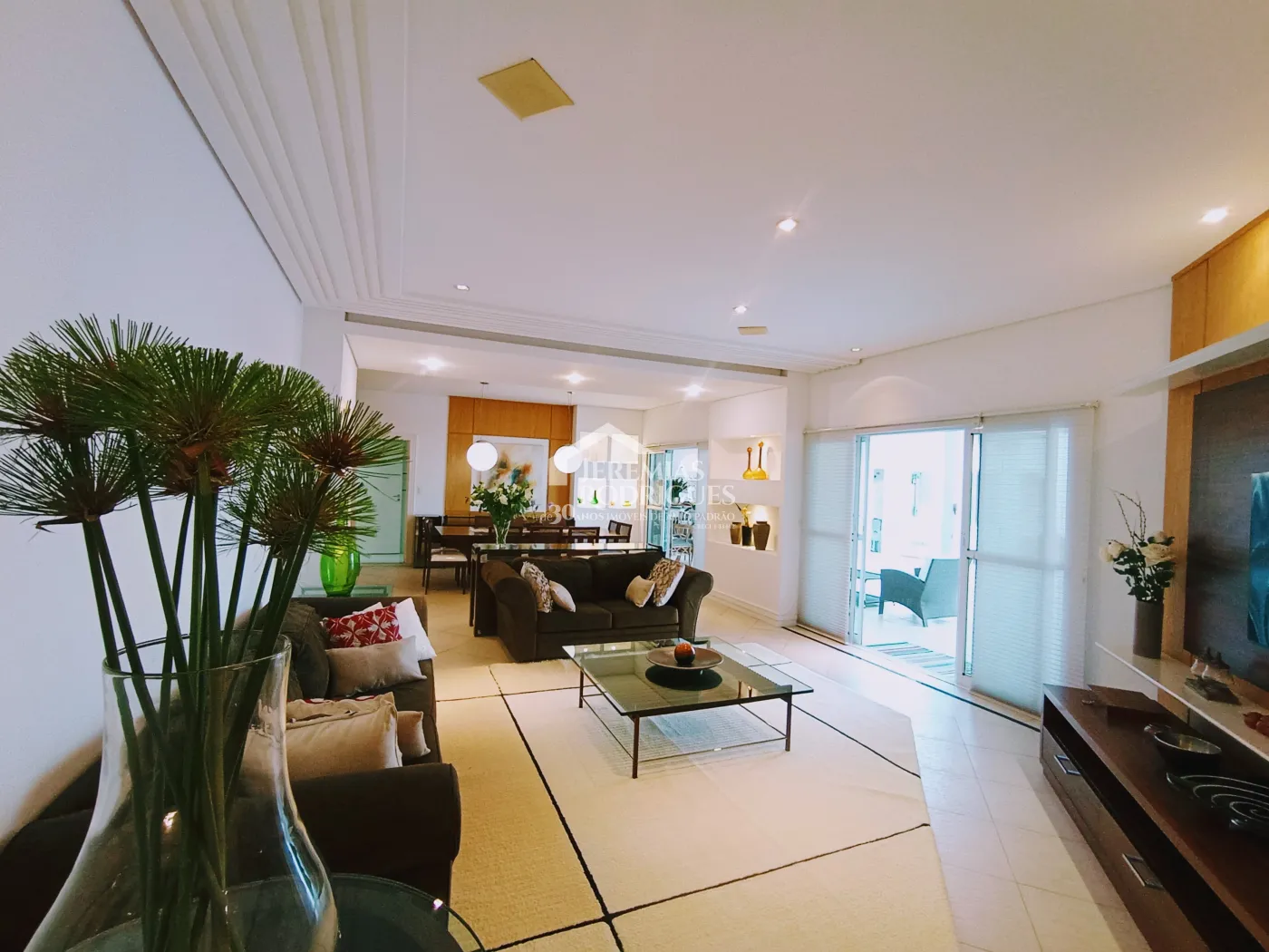 Casa à venda com 4 dormitórios no Condomínio Taubaté Village em Taubaté/SP.