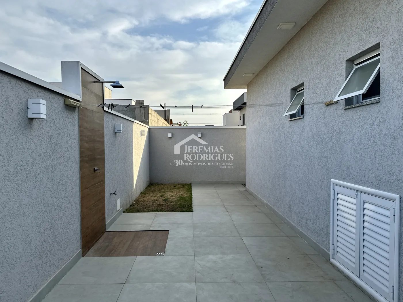 Casa com 3 dormitórios, 169,20 m² - Condomínio Ouro Ville - Taubaté/SP.